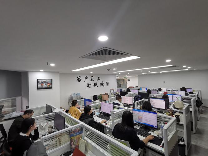 公司经营范围包括:商务信息咨询服务;企业管理咨询;财税咨询;电子产品